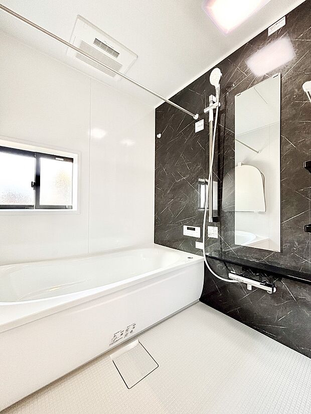 落ち着いた雰囲気でゆっくりお寛ぎいただけるバスルーム