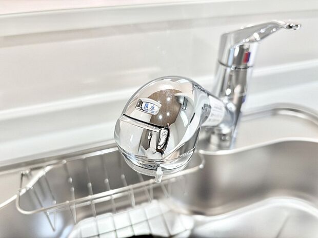 いつでも清潔なおいしいお水を。一つの水栓で水道水と浄水を使い分け。