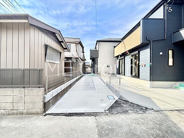 奥まった地形は、車道に面しておらず、静かでプライベート感を味わえる立地です。