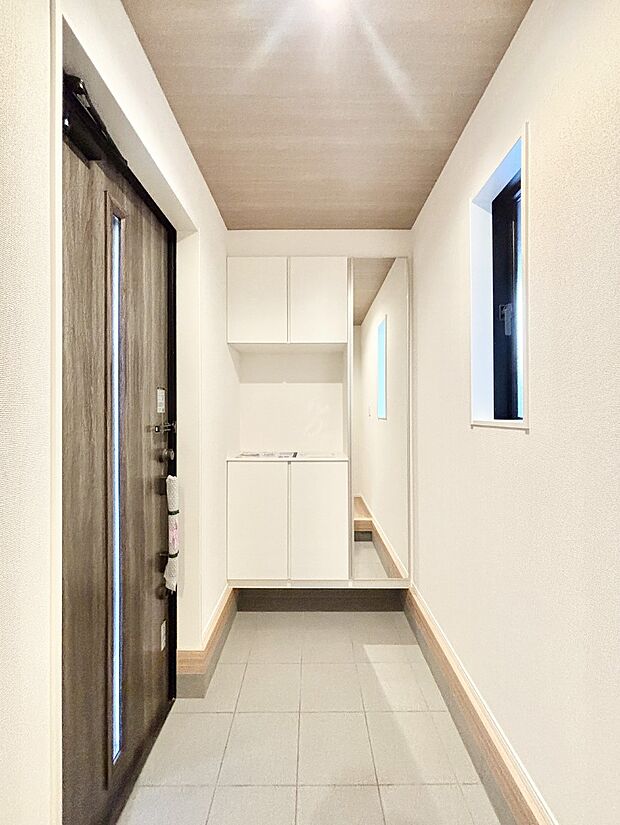 飾り棚を利用して、お越しいただくお客様をおもてなしできます。　