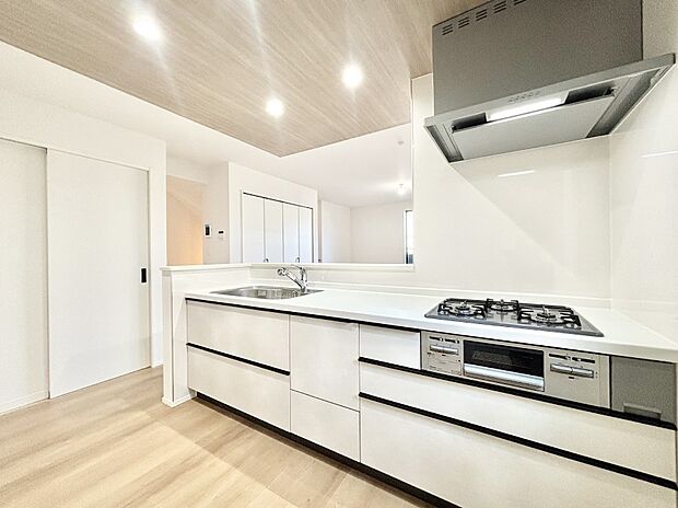 料理をしながらでもご家族との会話を楽しめる対面キッチン