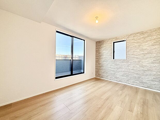 明るいバルコニーサイドに洋室を設置。目覚めの良い寝室に。  