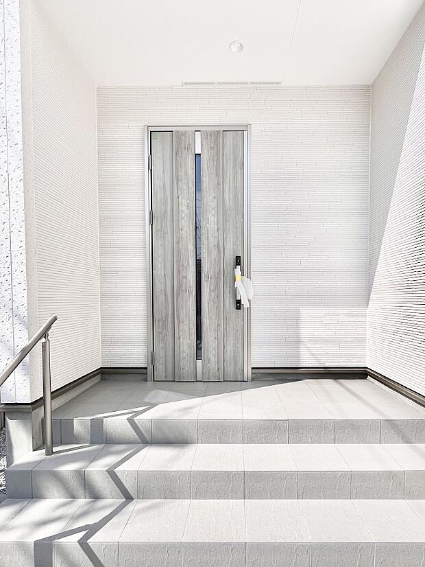 大切な家族、来客を出迎える玄関。