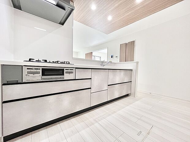 料理をしながらでもご家族との会話を楽しめる対面キッチン