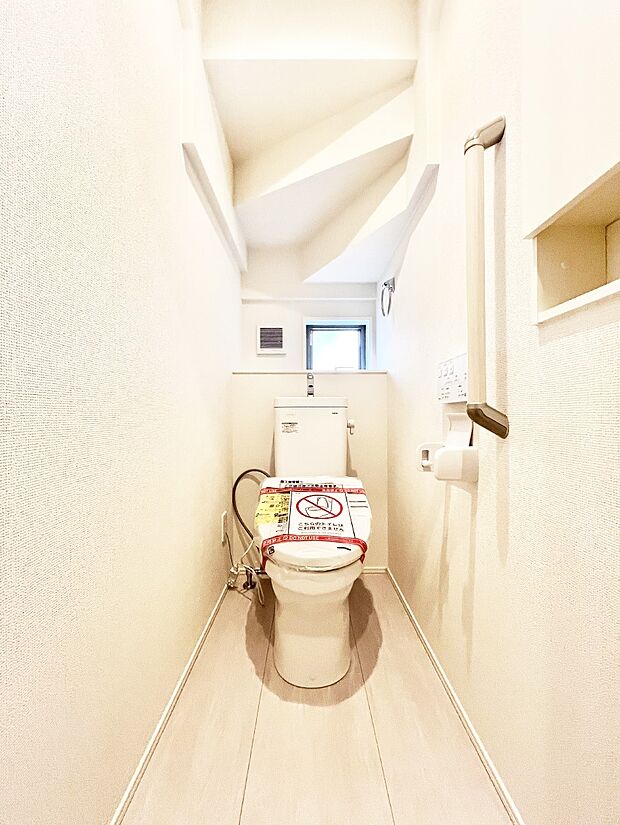 明るく清潔感のあるトイレです。 