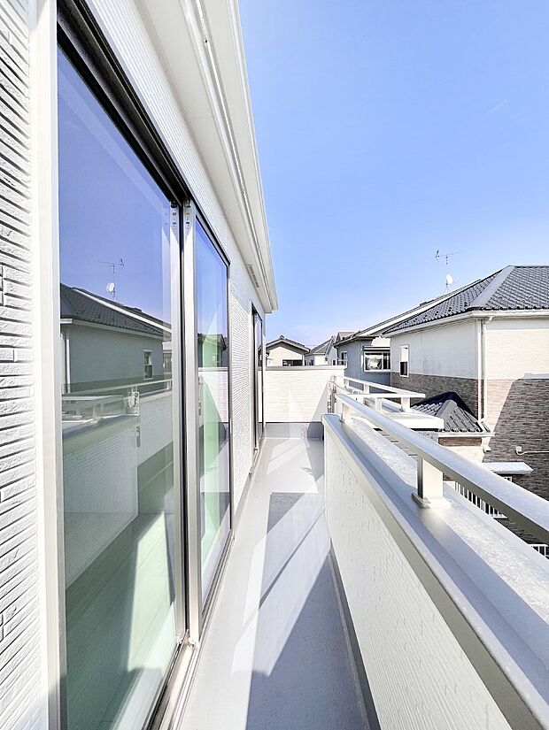 ゆったりバルコニーだから沢山お洗濯ものを干せます。