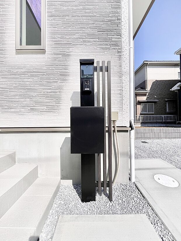 シンプルデザインのポスト。