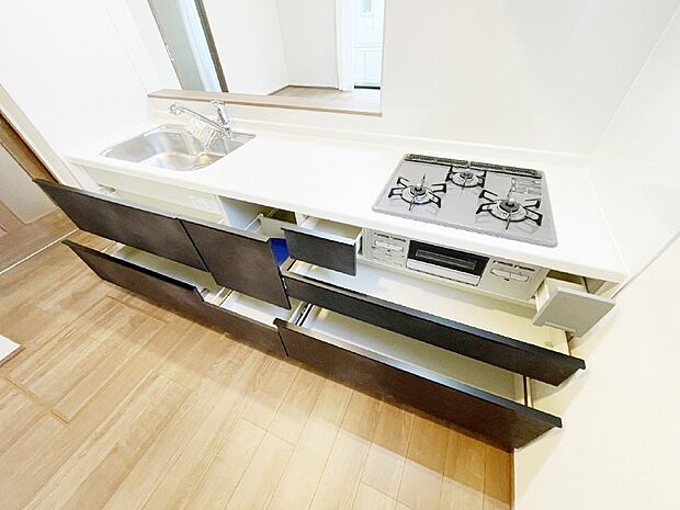 使いやすさを優先したスライド式収納タイプ！