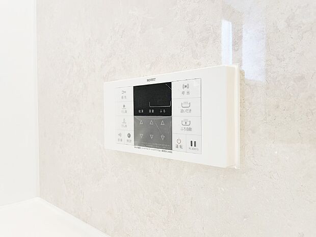 スイッチ1つで一定量の湯を浴槽に張ったり、保温や追い焚きが可能!