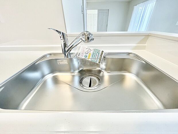 広々としたシンクでお料理やお皿洗いもラクラク快適に！