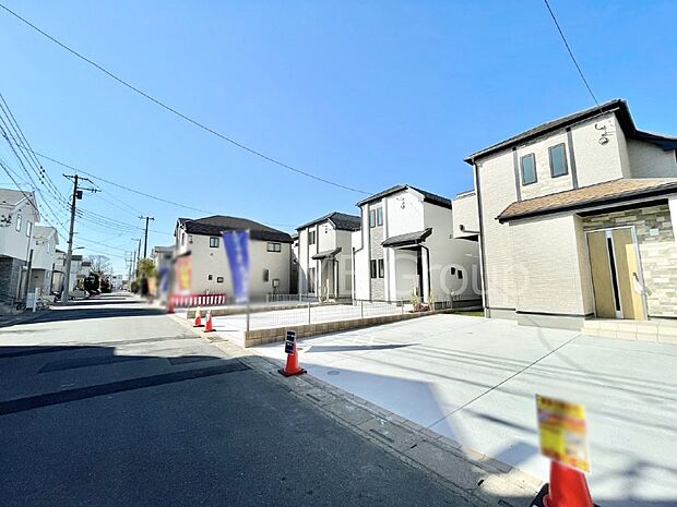 前面道路はきちんと整備されています  