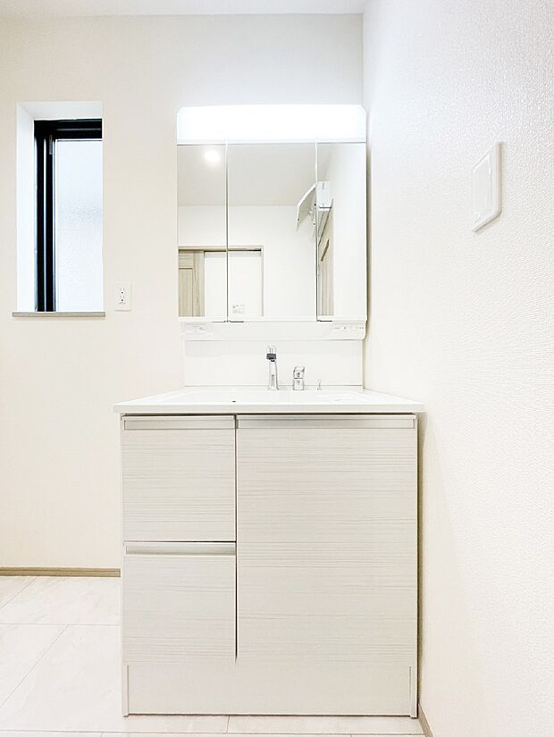 収納力と機能性に優れた洗面化粧台