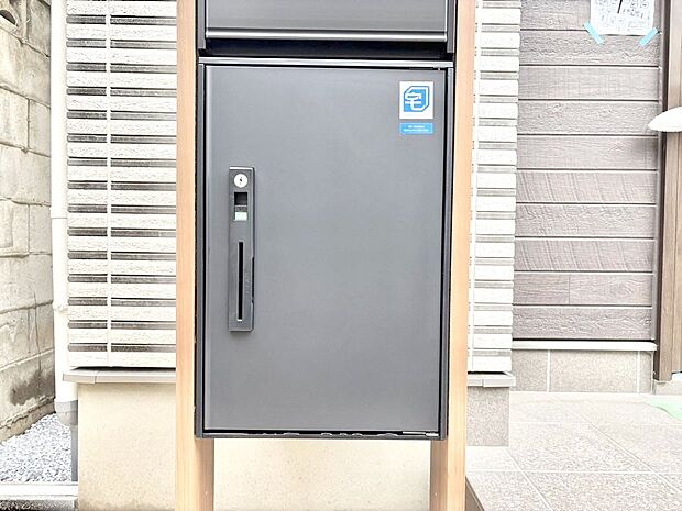 外観「宅配ボックス」 時間を気にせず宅配物をいつでも安全に受け取れます。