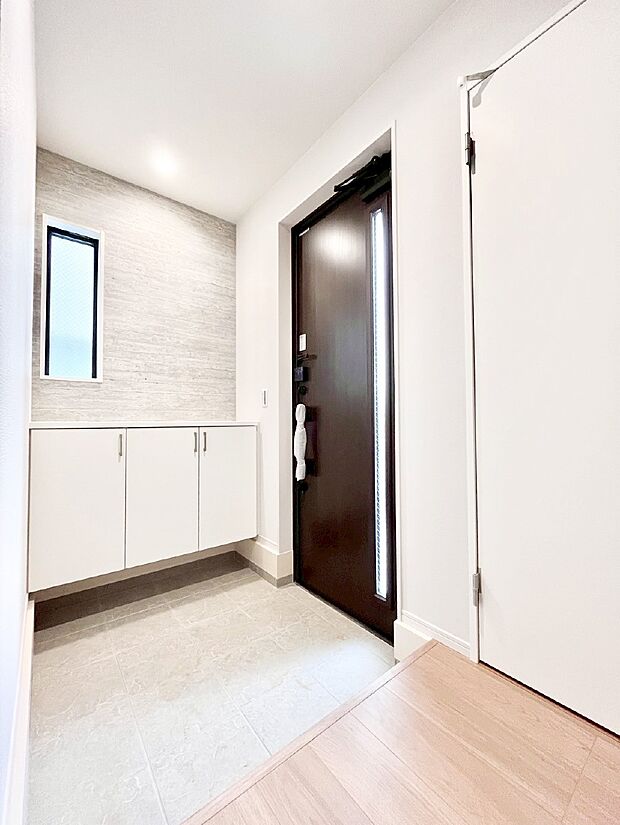 家族の帰宅やお客様をあたたかく迎える玄関