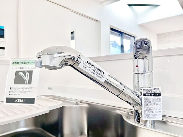 いつでも清潔なおいしいお水を。一つの水栓で水道水と浄水を使い分け。