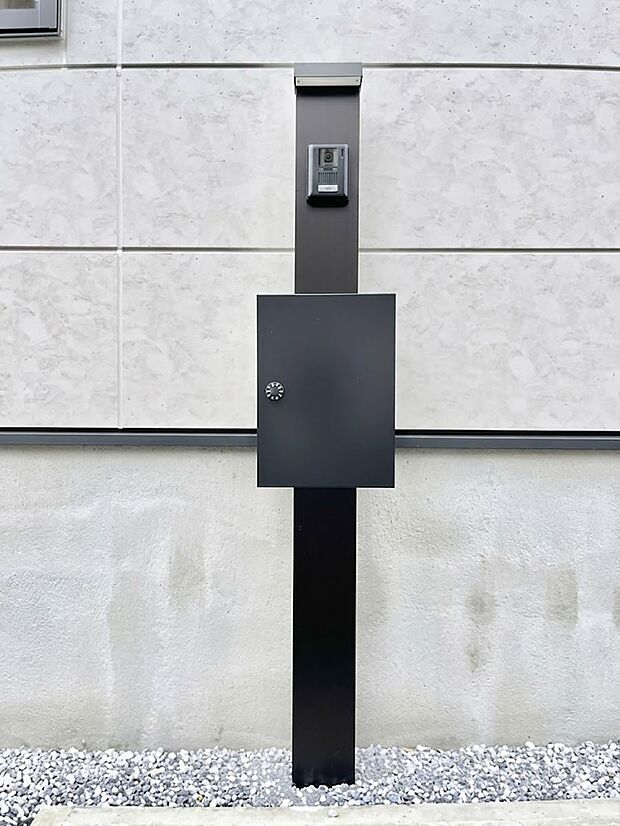 シンプルデザインのポスト。