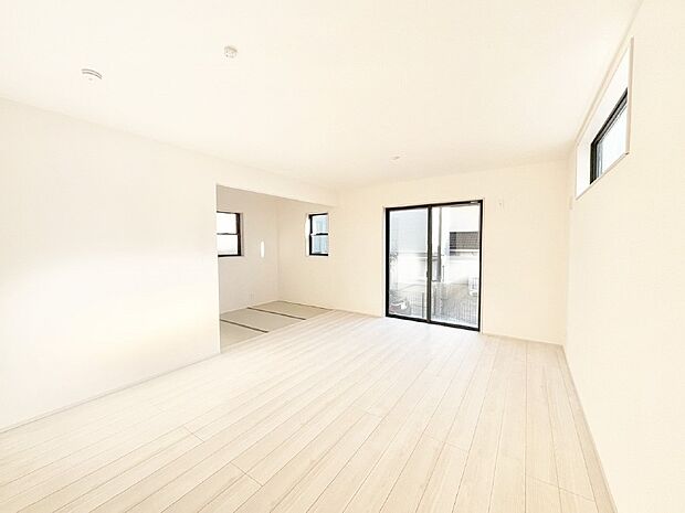 家族団らんの時間も増えそうなくつろぎのリビングダイニング。   