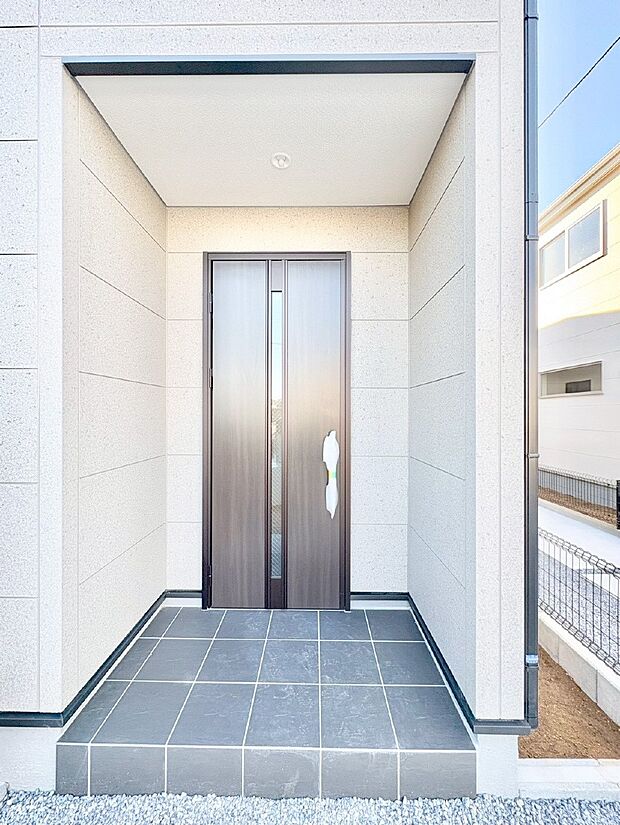 大切な家族、来客を出迎える玄関。