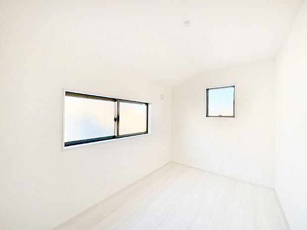 使いやすい形でベットや家具の置き方にも困ることもありません。   