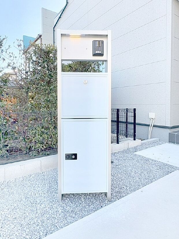 シンプルデザインのポスト。