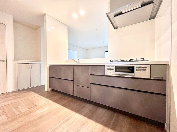 料理をしながらでもご家族との会話を楽しめる対面キッチン