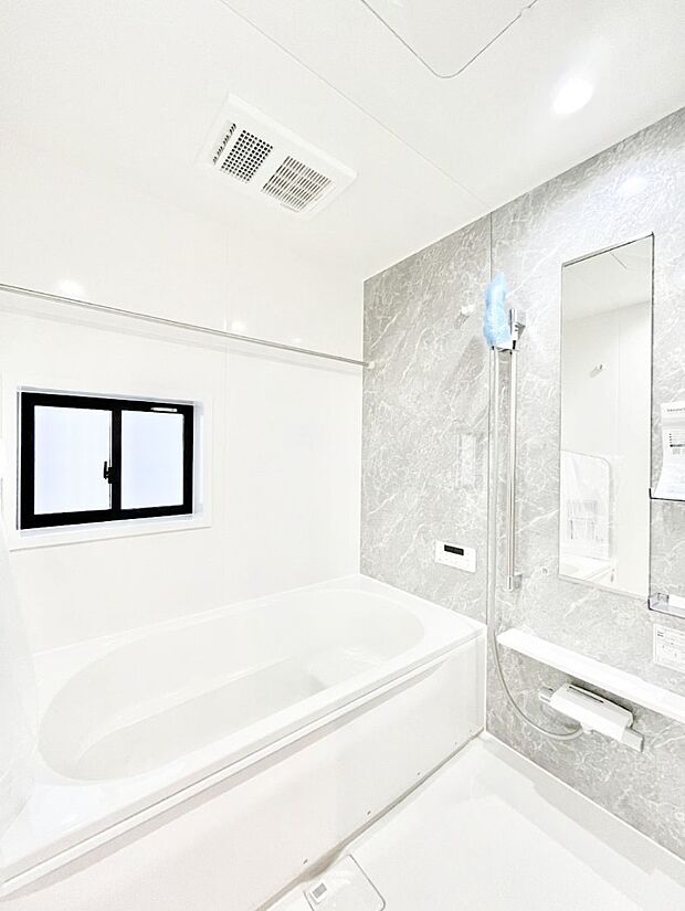 浴室乾燥機付きのバスルームでいつでも快適なバスタイムが楽しめます！