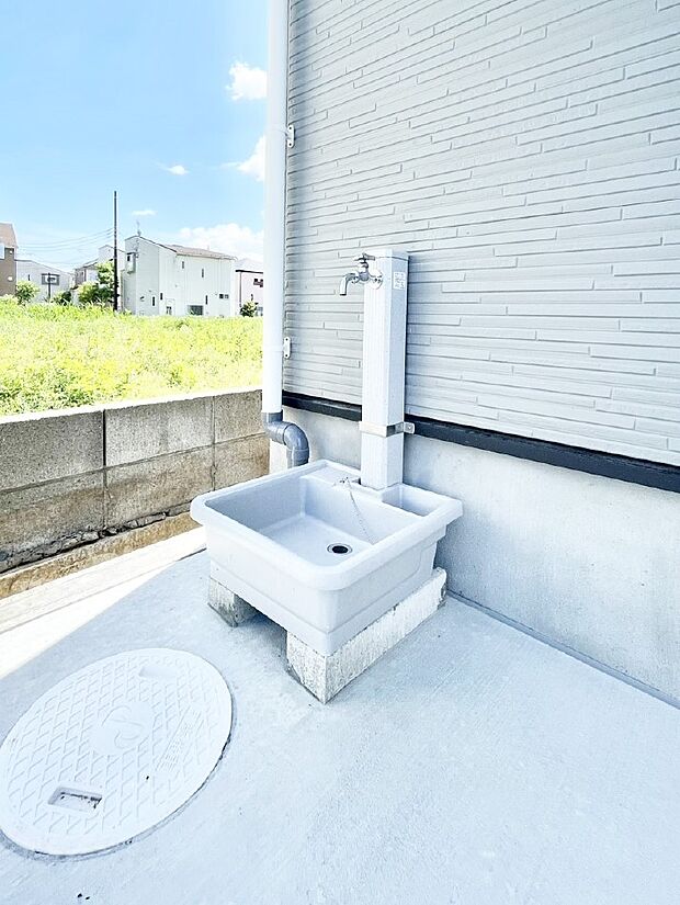 洗車や庭のお手入れやお子さまの水遊びなどに便利な外水栓。