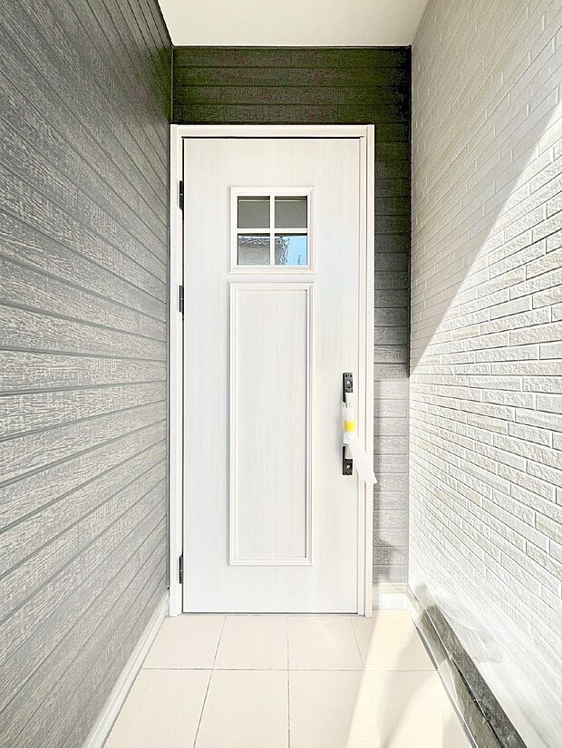 大切な家族、来客を出迎える玄関。