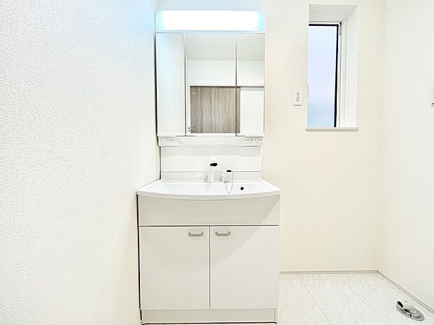 収納力と機能性に優れた洗面化粧台