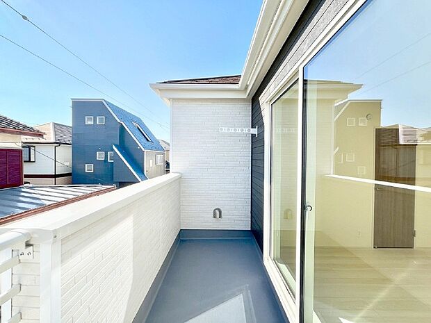 ゆったりバルコニーだから沢山お洗濯ものを干せます。