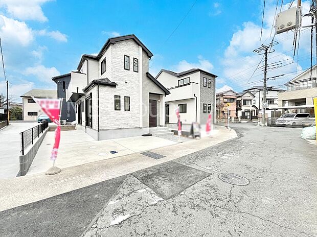 前面道路はきちんと整備されています