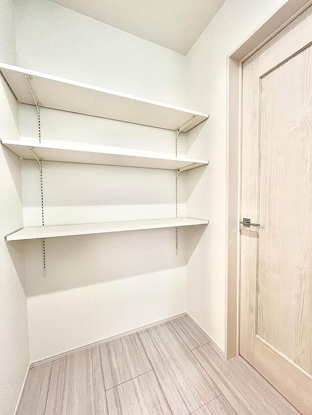 便利なリネン庫で、スッキリした使いやすい洗面室に