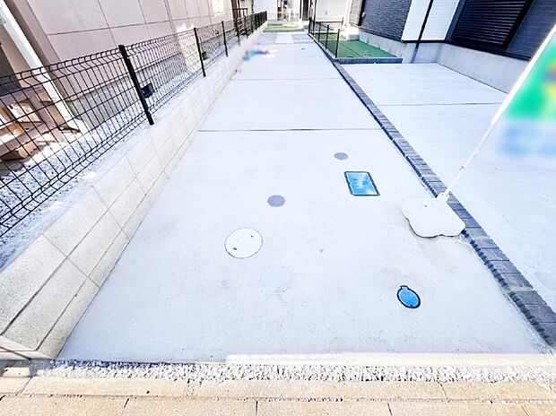 駐車2台可能!急なお客様の駐車に。また、ご家族の自転車スペースとしても大活躍。