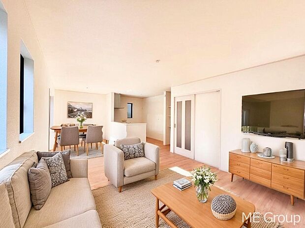 落ち着いた雰囲気のLDKは家族みんなの快適空間※家具はCGです