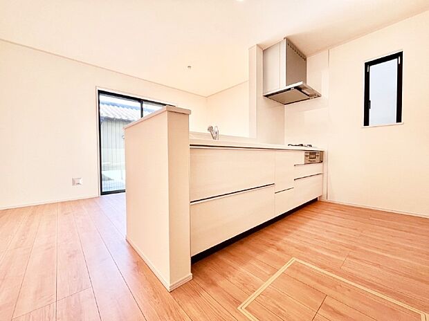 料理をしながらでもご家族との会話を楽しめる対面キッチン