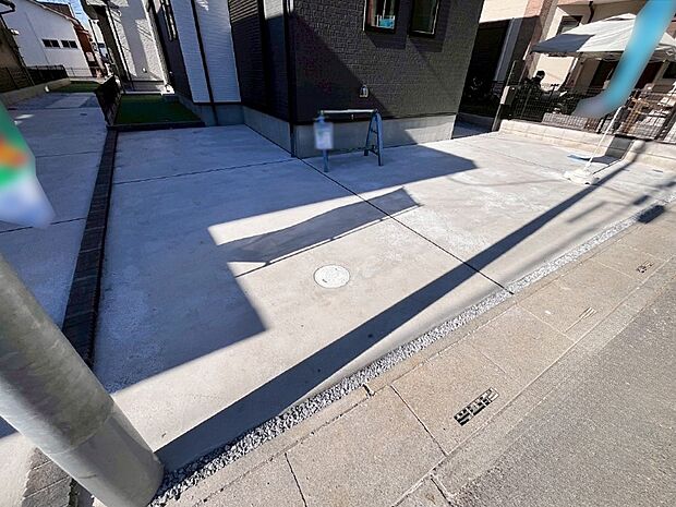 駐車2台可能!急なお客様の駐車に。また、ご家族の自転車スペースとしても大活躍。