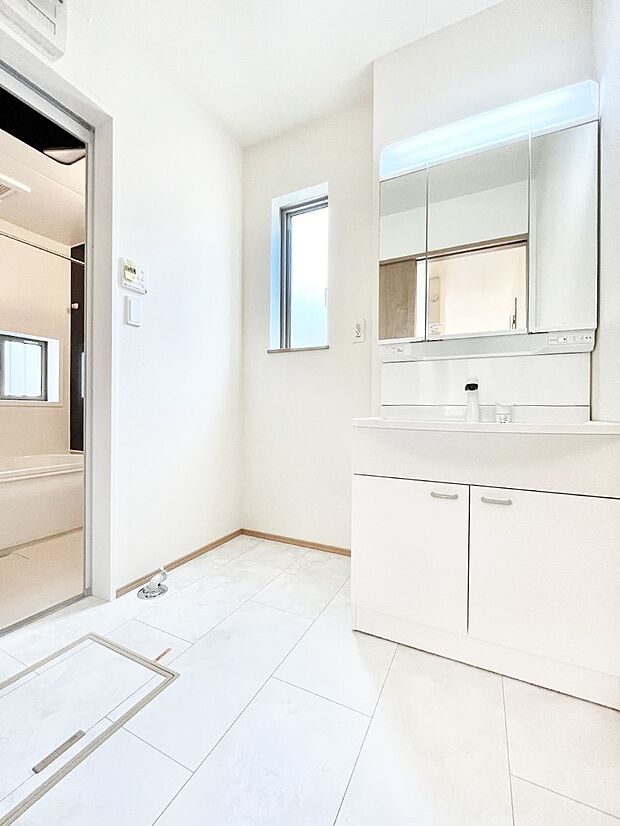 清潔感のある快適空間です。毎日の身支度も気持ち良くお使い頂けます。