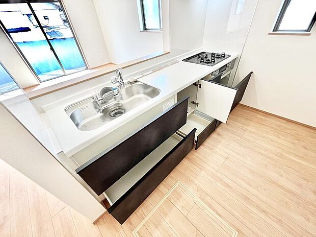 使いやすさを優先したスライド式収納タイプ！