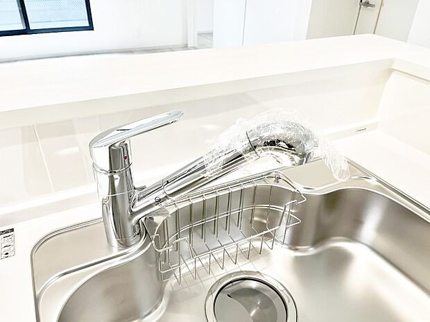 いつでも清潔なおいしいお水を。一つの水栓で水道水と浄水を使い分け。