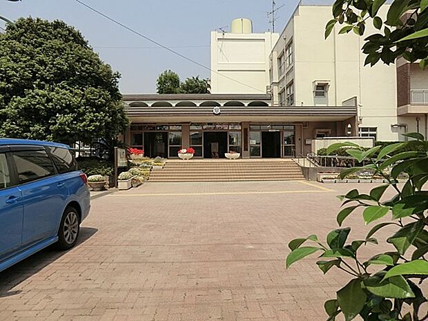 小学校 550m 越谷市立大沢北小学校