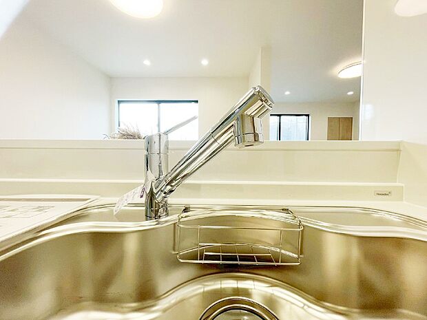 いつでも清潔なおいしいお水を。一つの水栓で水道水と浄水を使い分け。