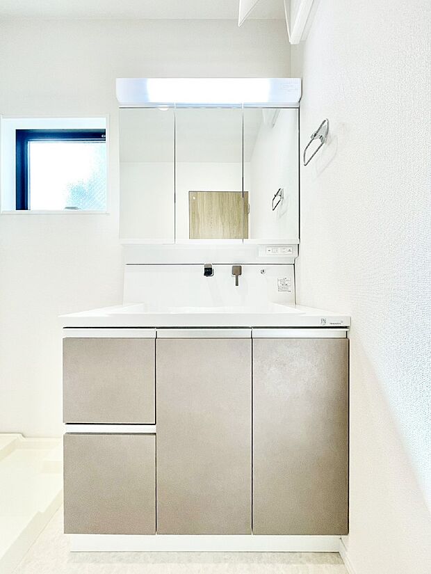 収納力と機能性に優れた洗面化粧台