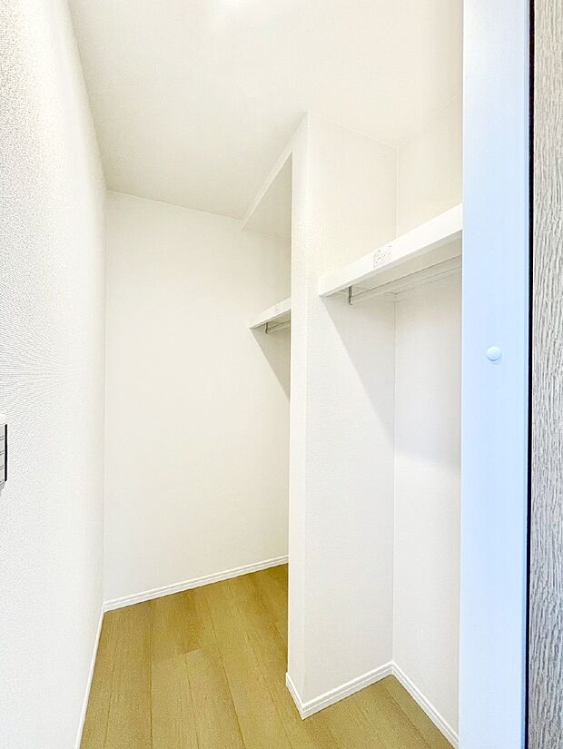 ウォークインクローゼットの活用で生活空間スッキリ