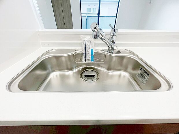 いつでも清潔なおいしいお水を。一つの水栓で水道水と浄水を使い分け。