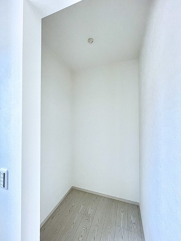 ウォークインクローゼットの活用で生活空間スッキリ