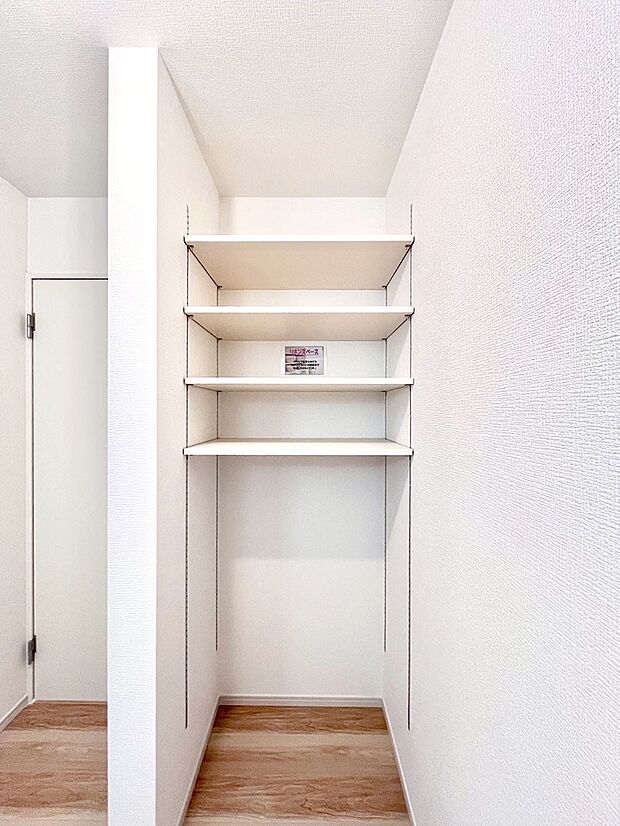 便利なリネン庫で、スッキリした使いやすい洗面室に