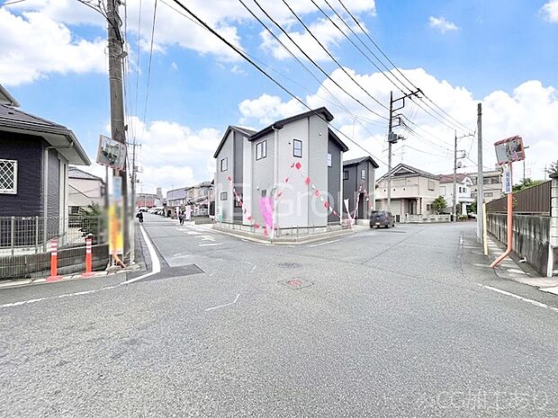 前面道路はきちんと整備されています  