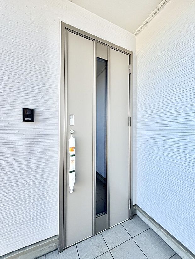 住まいの顔を演出する、玄関ドア。 