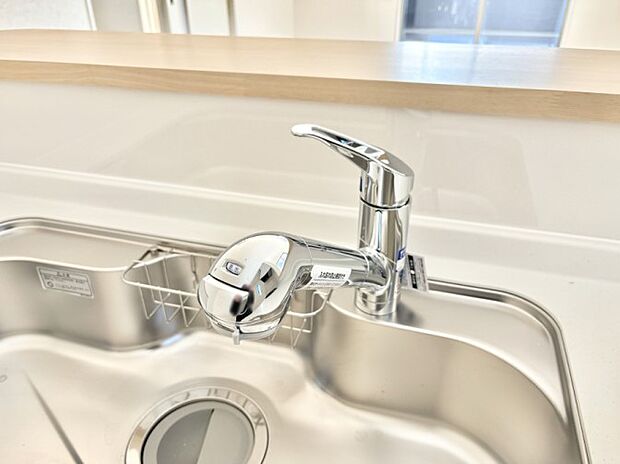 いつでも清潔なおいしいお水を。一つの水栓で水道水と浄水を使い分け。