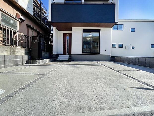 駐車2台可能！急なお客様の駐車に。また、ご家族の自転車スペースとしても大活躍。